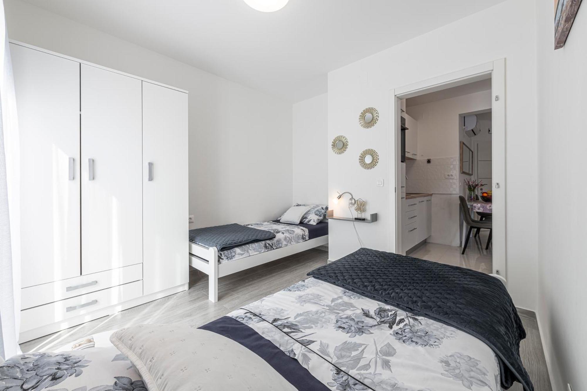 Apartments Kiki Mlini Eksteriør bilde
